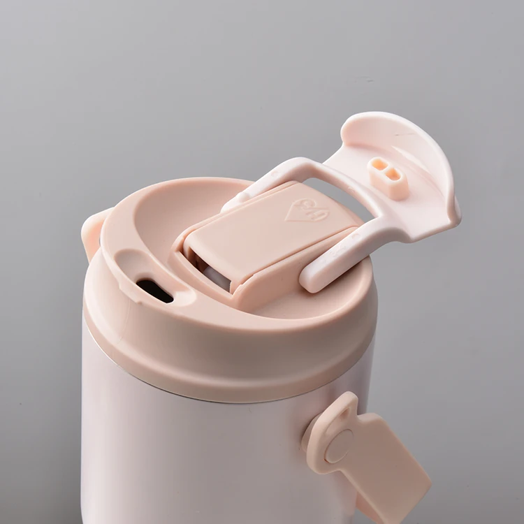 Two drinking options, straw for cold drinks
