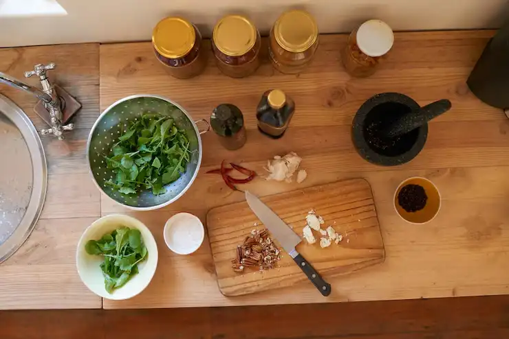 1.cooking-green-salad-home-with-diet-nutrition-healthy-food-with-dinner-from-kitchen-vegetable-leaves-organic-vegan-lunch-with-bowl-wood-board-house-wellness_590464-284243